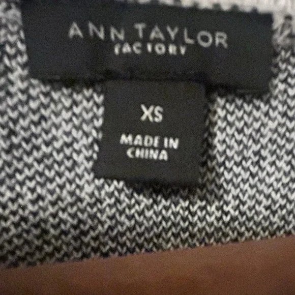 Ann Taylor Outlet Short Sleeve Sweater XS White With Detailing Classic‎ Polished - Picture 5 of 14